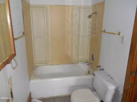 1027 S Float Ave, Freeport, IL 61032 photo 11