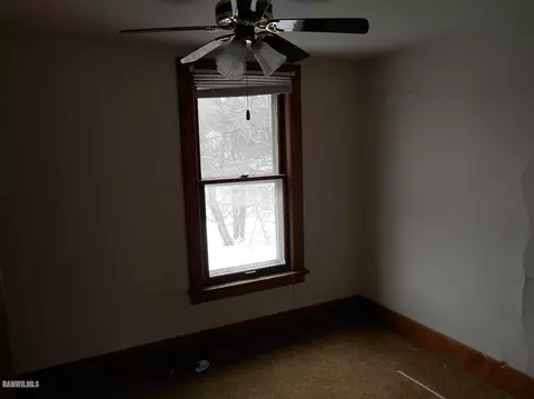 1027 S Float Ave, Freeport, IL 61032 photo 9