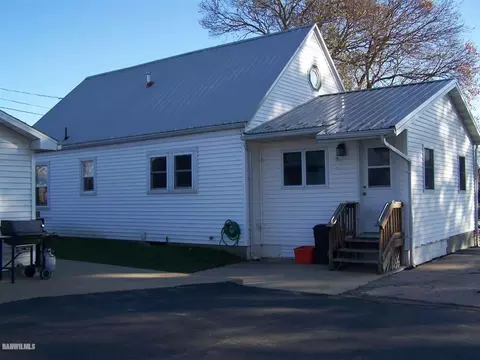 110 E 3rd St, Chadwick, IL 61014 photo 11