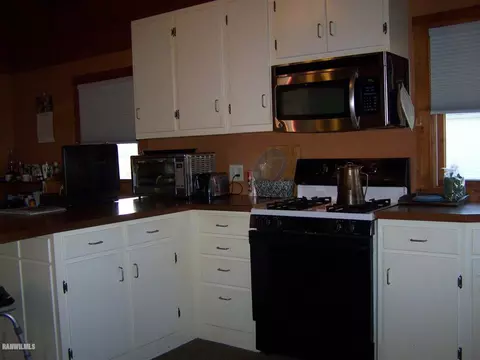 110 E 3rd St, Chadwick, IL 61014 photo 4