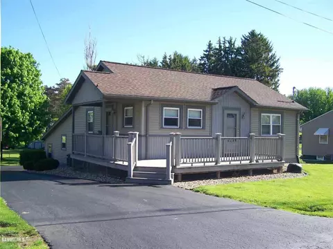 214 1st St, Chadwick, IL 61014 photo 1