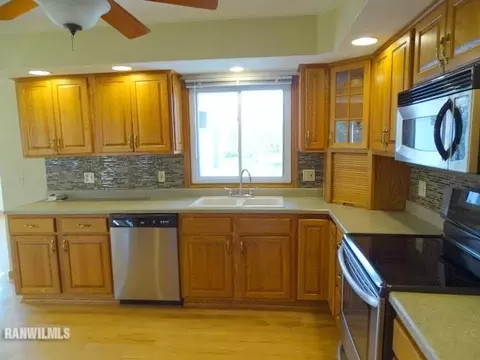 2426 Glenview Dr, Freeport, IL 61032 photo 27