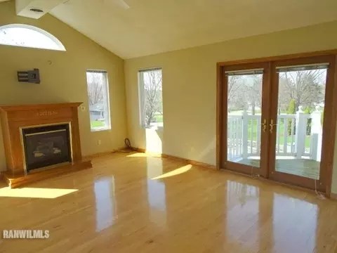 2426 Glenview Dr, Freeport, IL 61032 photo 19