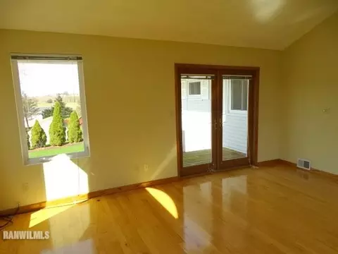 2426 Glenview Dr, Freeport, IL 61032 photo 20