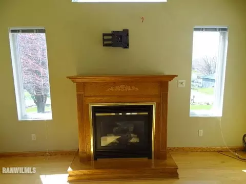 2426 Glenview Dr, Freeport, IL 61032 photo 18