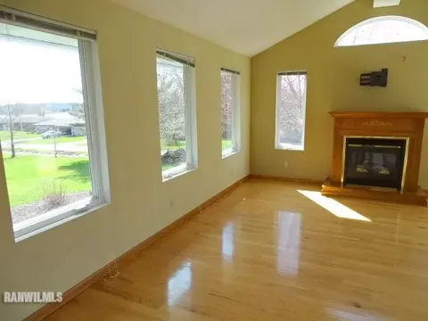 2426 Glenview Dr, Freeport, IL 61032 photo 15