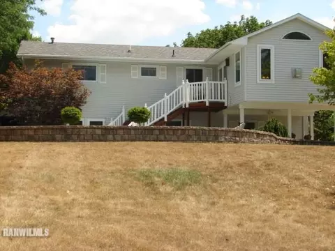 2426 Glenview Dr, Freeport, IL 61032 photo 9