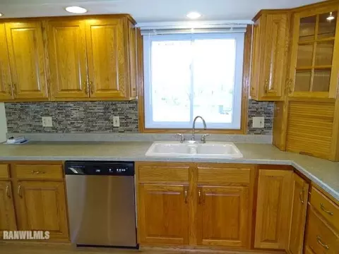 2426 Glenview Dr, Freeport, IL 61032 photo 25