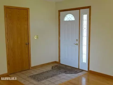 2426 Glenview Dr, Freeport, IL 61032 photo 10