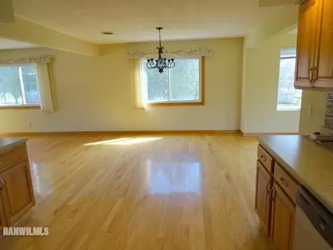 2426 Glenview Dr, Freeport, IL 61032 photo 22