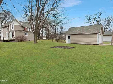 113 Calvert Ave, Chadwick, IL 61014 photo 2