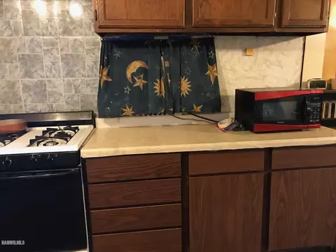 418 W Spring St, Freeport, IL 61032 photo 7