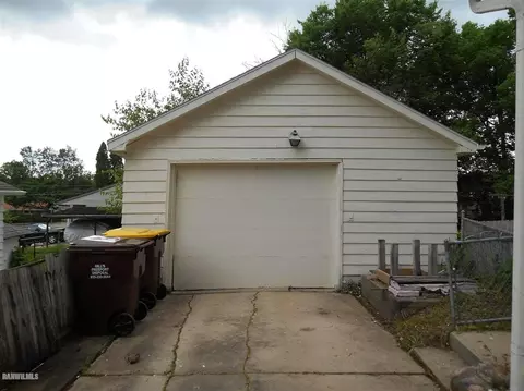 852 Monroe Dr, Freeport, IL 61032 photo 14