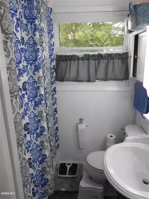 852 Monroe Dr, Freeport, IL 61032 photo 7