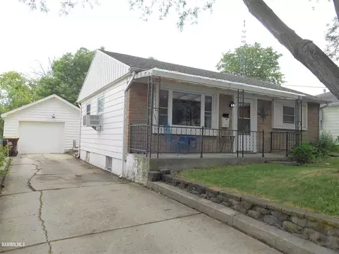 852 Monroe Dr, Freeport, IL 61032 photo 1