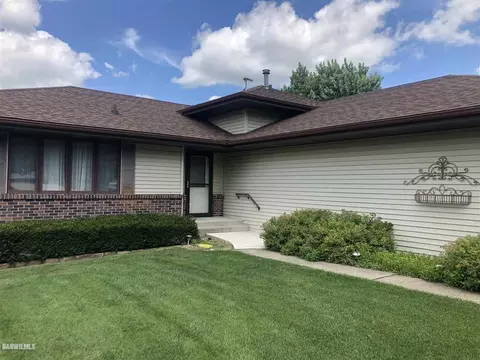 2108 Cimarron Dr, Freeport, IL 61032 photo 3