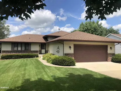 2108 Cimarron Dr, Freeport, IL 61032 photo 1