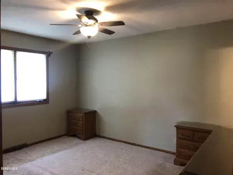 2108 Cimarron Dr, Freeport, IL 61032 photo 17
