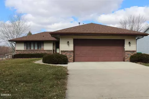 2108 Cimarron Dr, Freeport, IL 61032 photo 2