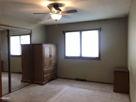 2108 Cimarron Dr, Freeport, IL 61032 photo 18