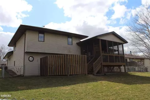 2108 Cimarron Dr, Freeport, IL 61032 photo 4