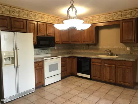 2108 Cimarron Dr, Freeport, IL 61032 photo 9
