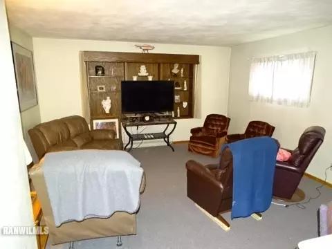 528 E Illinois, Freeport, IL 61032 photo 7