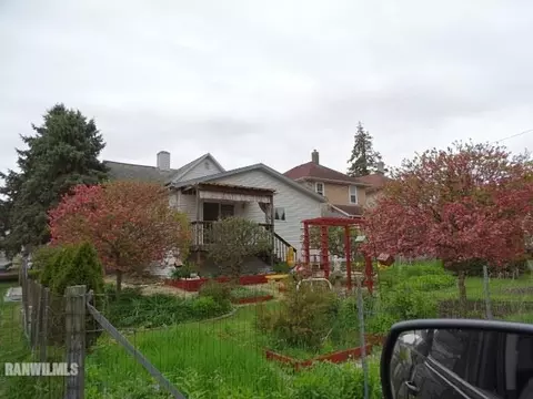 528 E Illinois, Freeport, IL 61032 photo 3