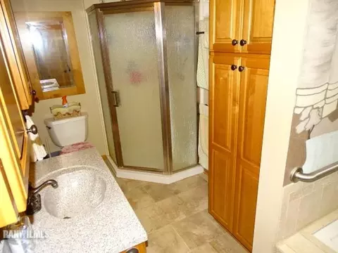 528 E Illinois, Freeport, IL 61032 photo 17