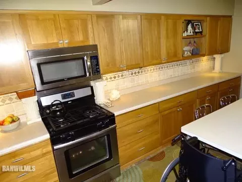 528 E Illinois, Freeport, IL 61032 photo 26