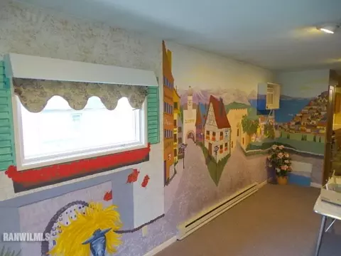 528 E Illinois, Freeport, IL 61032 photo 11