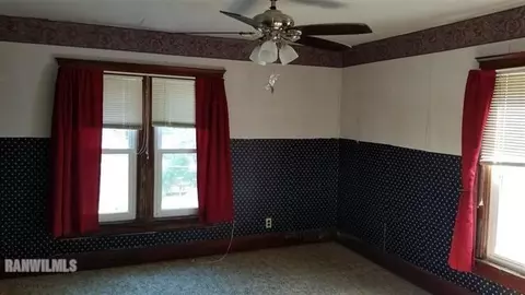 803 E Center St, Freeport, IL 61032 photo 8