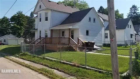 803 E Center St, Freeport, IL 61032 photo 2