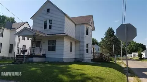 803 E Center St, Freeport, IL 61032 photo 1