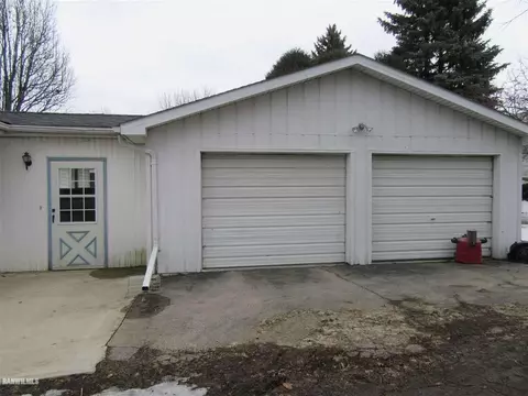 112 E Claremont St, Lanark, IL 61046 photo 2