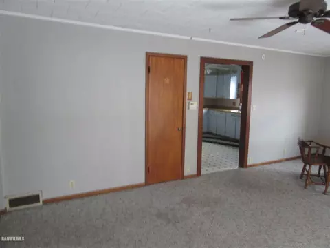 112 E Claremont St, Lanark, IL 61046 photo 10