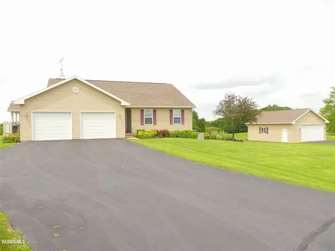 19-22 Hidden Valley Dr, Lanark, IL 61046 photo 1
