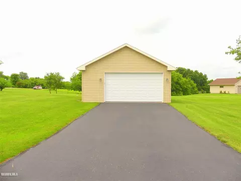 19-22 Hidden Valley Dr, Lanark, IL 61046 photo 42