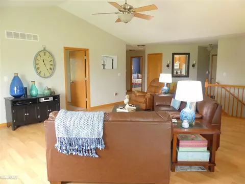 19-22 Hidden Valley Dr, Lanark, IL 61046 photo 9