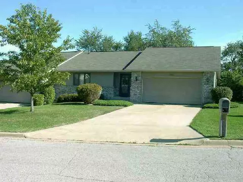 1930 Mesa Dr, Freeport, IL 61032 photo 1