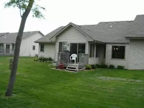 3145 Sandy Pointe Dr, Freeport, IL 61032 photo 2