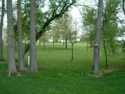 3145 Sandy Pointe Dr, Freeport, IL 61032 photo 3