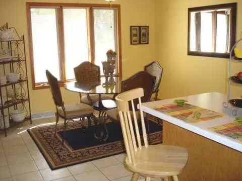 3144 Sandy Pointe Dr, Freeport, IL 61032 photo 2