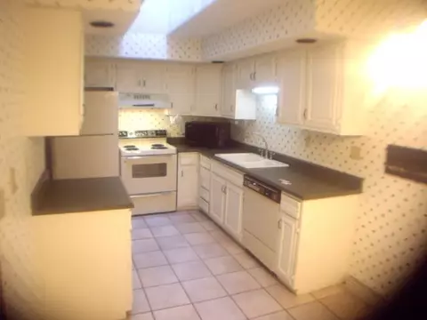 2913 W Brookview, Freeport, IL 61032 photo 5