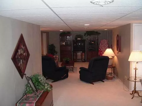 1022 Baxter Ln, Freeport, IL 61032 photo 8