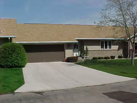 809 Quail Ridge Dr, Freeport, IL 61032 photo 1