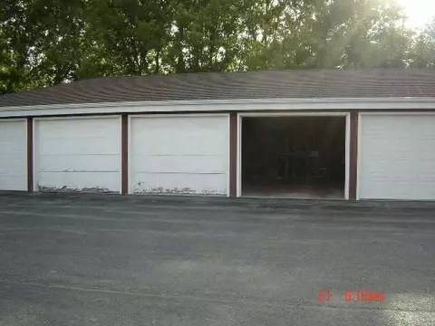 1768 Hance Dr #5, Freeport, IL 61032 photo 3