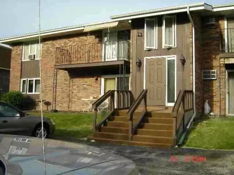 1768 Hance Dr #5, Freeport, IL 61032 photo 1