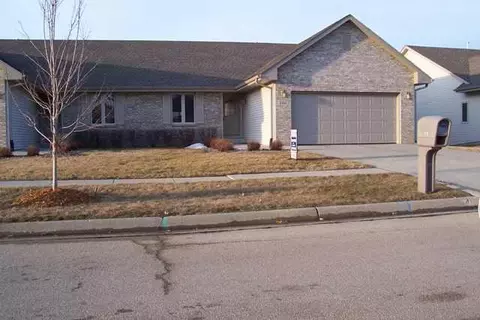 3160 Sandy Pointe Dr, Freeport, IL 61032 photo 1