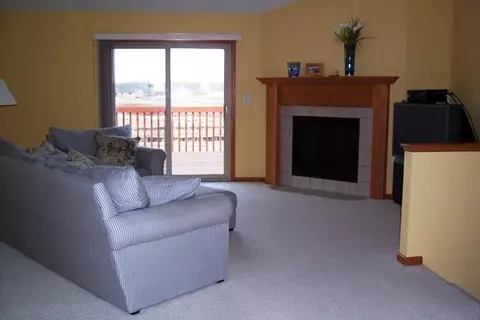 3160 Sandy Pointe Dr, Freeport, IL 61032 photo 2